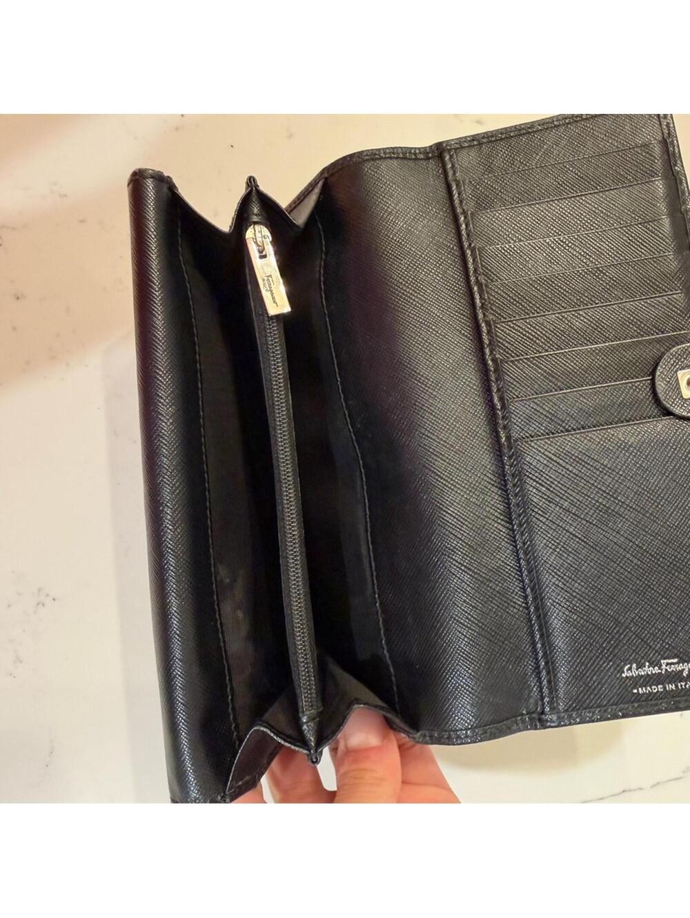 Salvatore Ferragamo Gancini Logo Long Black Leather Continental Wallet - Picture 6 of 15